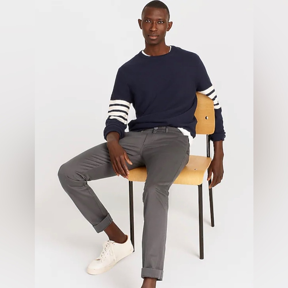 EUC Men’s J. Crew classic straight grey corduroy